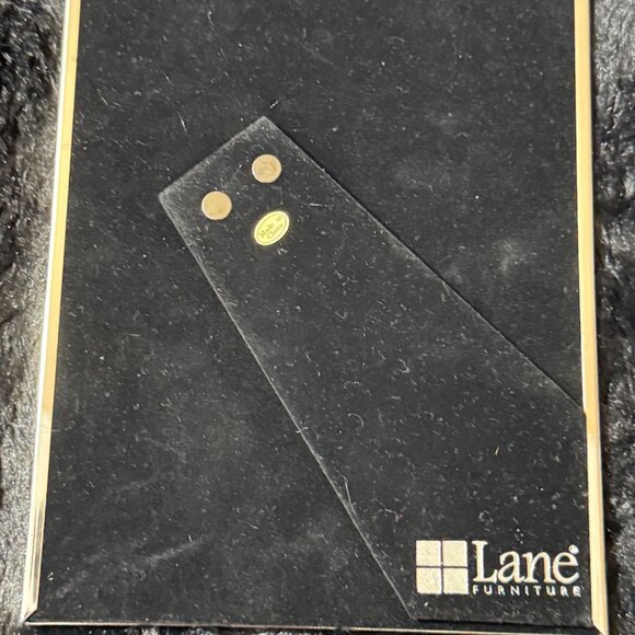 Lane Furniture 5x7 Silver Color  Picture Frame With Textured Honeycomb Design - Picture 5 of 7